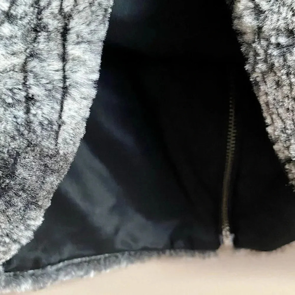 5/48 Grey Faux Fur Vest Size Medium | Soft Zip Up Sleeveless Jacket - Picture 9 of 10